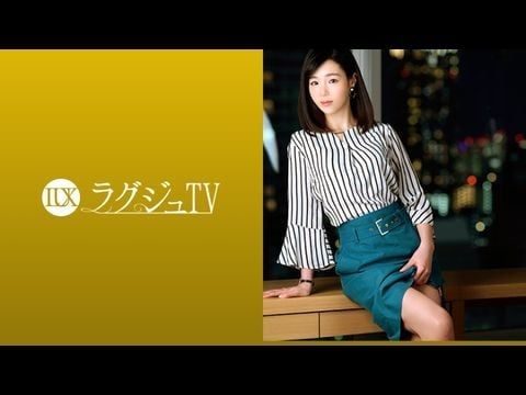 259LUXU-1090 ラグジュTV 1074 上品な佇まいの奥様が旦那の許可を経て念願のAV出演。旦那以外のペニスの刺激に酔いしれ、頬を染めながら中イキ絶頂！！1海报剧照